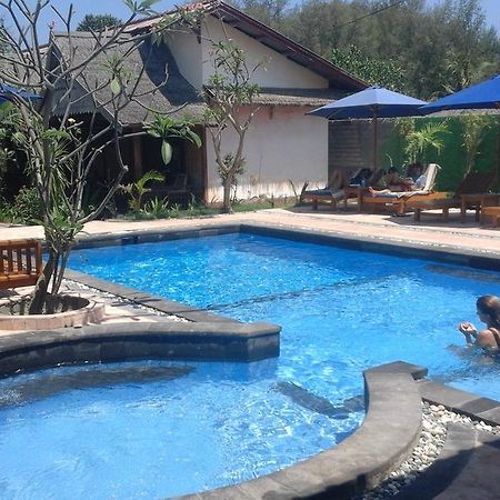 Coral Beach Pizza Cottages Gili Trawangan Buitenkant foto
