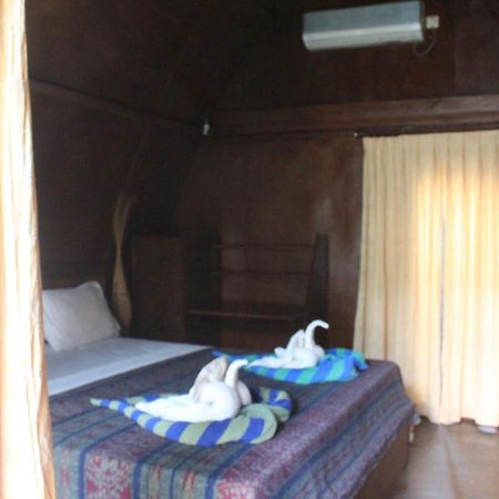 Coral Beach Pizza Cottages Gili Trawangan Buitenkant foto