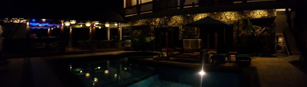 Coral Beach Pizza Cottages Gili Trawangan Buitenkant foto