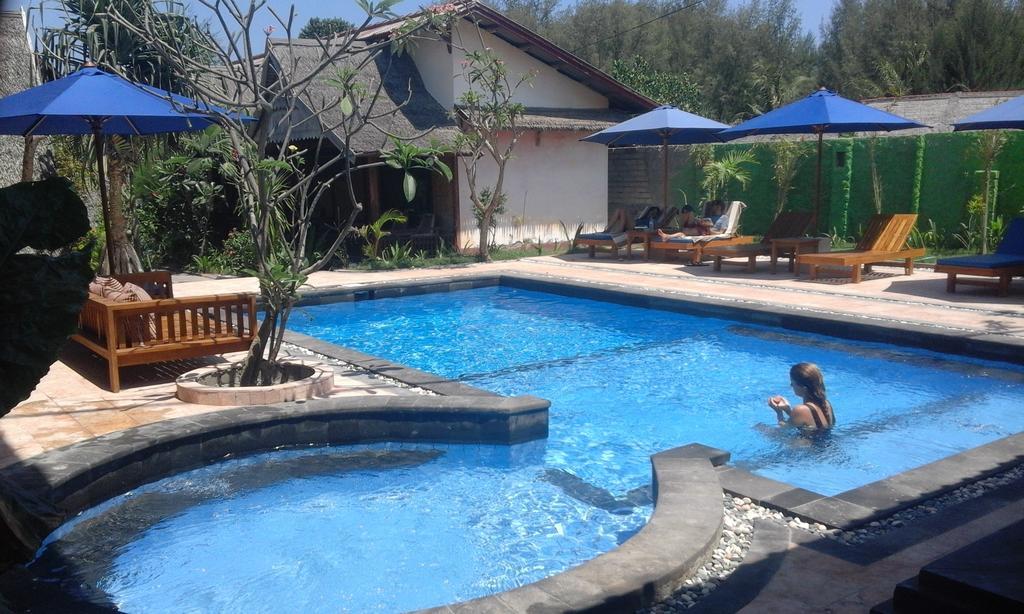 Coral Beach Pizza Cottages Gili Trawangan Buitenkant foto