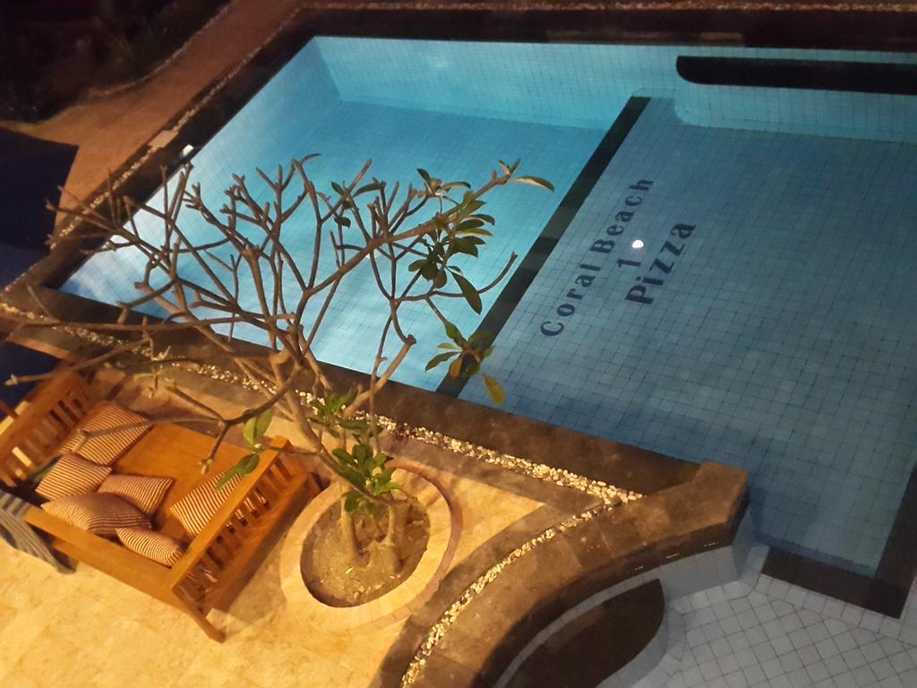 Coral Beach Pizza Cottages Gili Trawangan Buitenkant foto