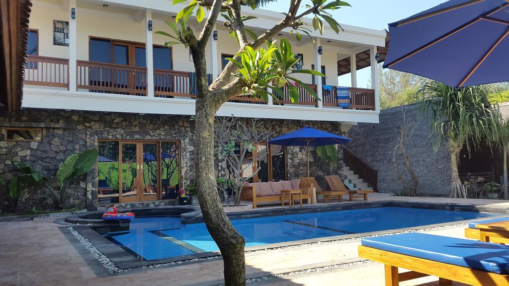 Coral Beach Pizza Cottages Gili Trawangan Buitenkant foto