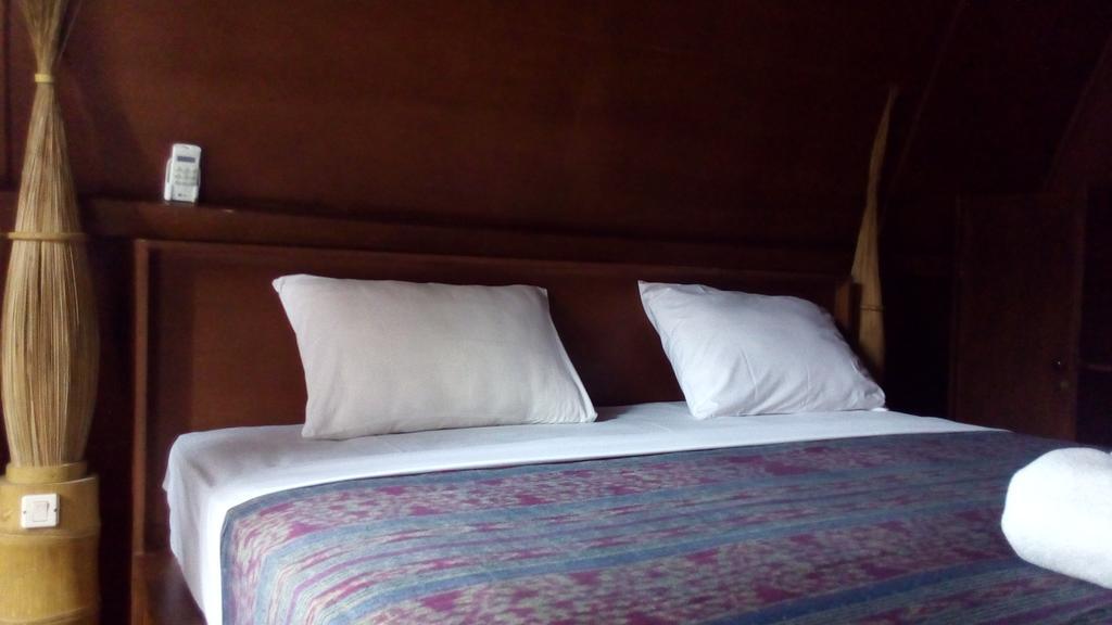 Coral Beach Pizza Cottages Gili Trawangan Buitenkant foto