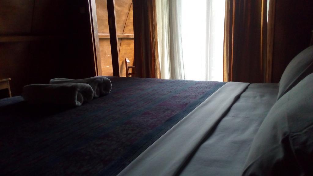 Coral Beach Pizza Cottages Gili Trawangan Buitenkant foto