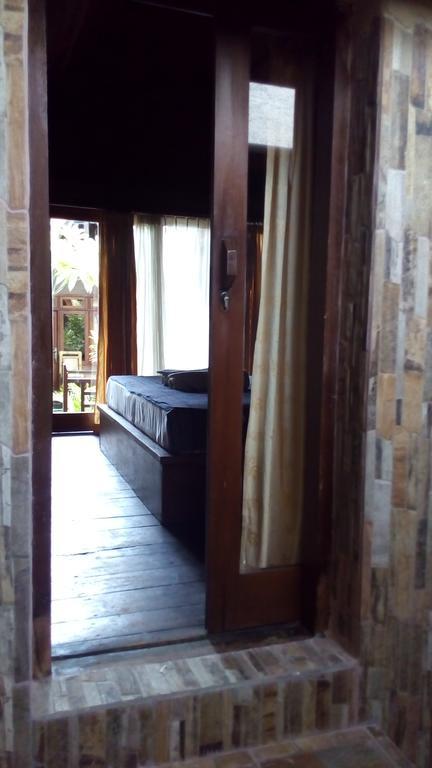 Coral Beach Pizza Cottages Gili Trawangan Buitenkant foto