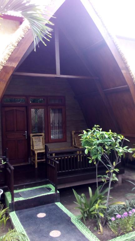 Coral Beach Pizza Cottages Gili Trawangan Buitenkant foto