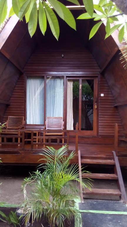 Coral Beach Pizza Cottages Gili Trawangan Buitenkant foto