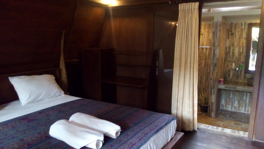 Coral Beach Pizza Cottages Gili Trawangan Buitenkant foto