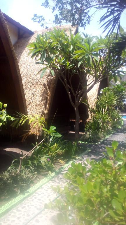 Coral Beach Pizza Cottages Gili Trawangan Buitenkant foto