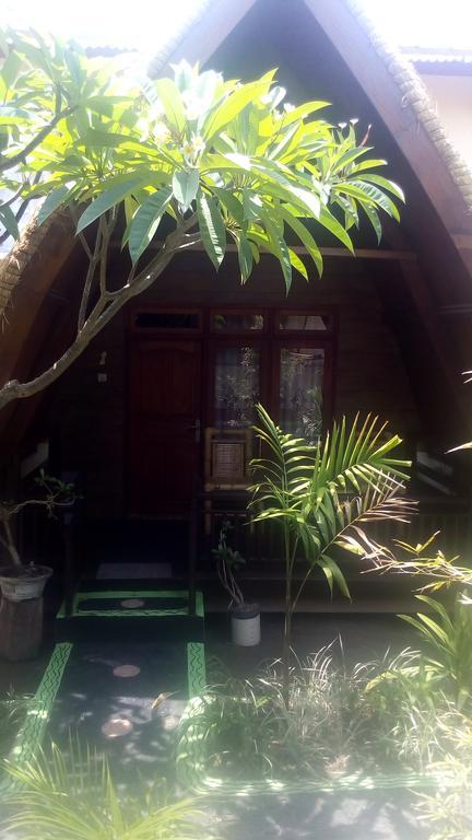 Coral Beach Pizza Cottages Gili Trawangan Buitenkant foto