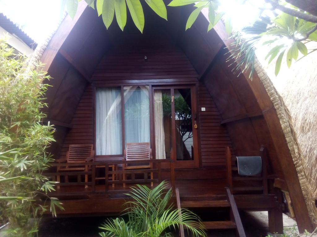 Coral Beach Pizza Cottages Gili Trawangan Buitenkant foto
