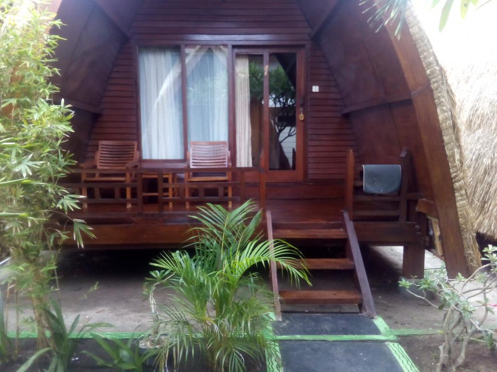 Coral Beach Pizza Cottages Gili Trawangan Buitenkant foto