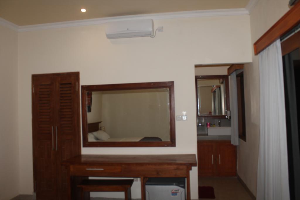 Coral Beach Pizza Cottages Gili Trawangan Buitenkant foto