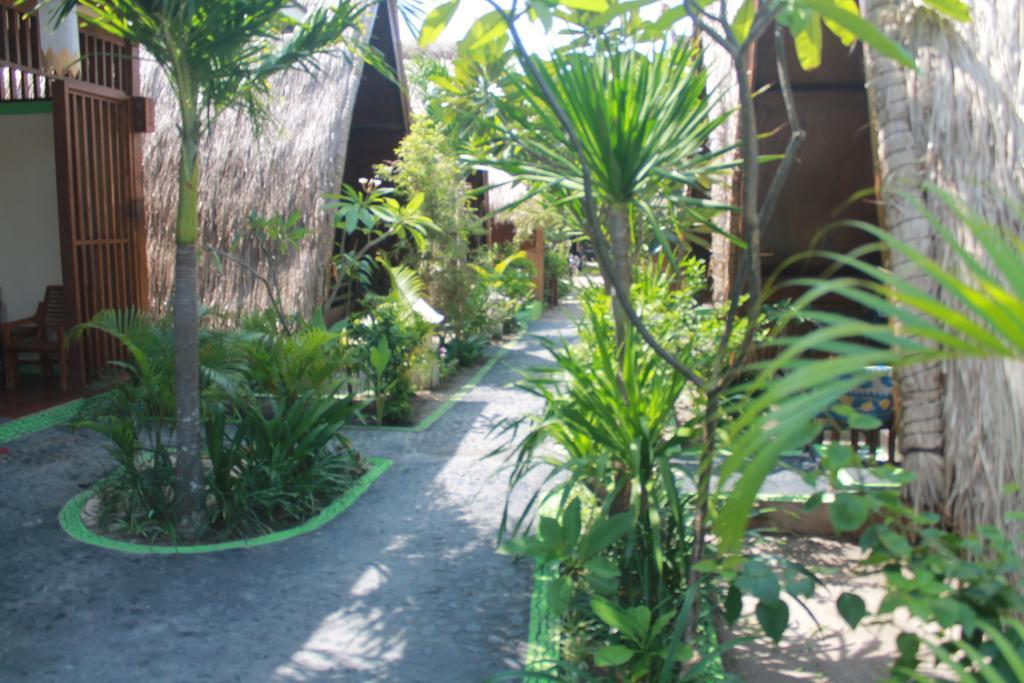 Coral Beach Pizza Cottages Gili Trawangan Buitenkant foto