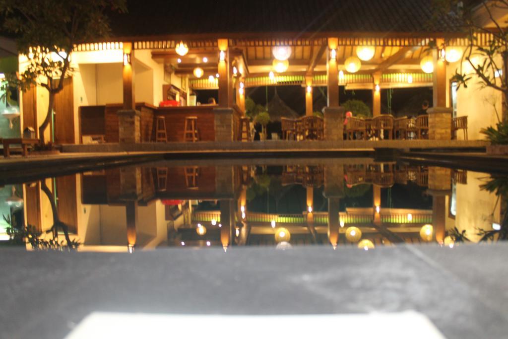Coral Beach Pizza Cottages Gili Trawangan Buitenkant foto
