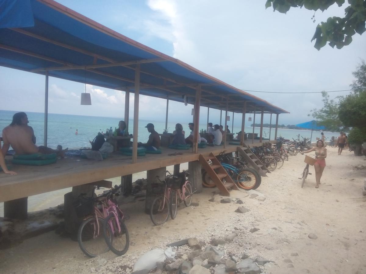 Coral Beach Pizza Cottages Gili Trawangan Buitenkant foto